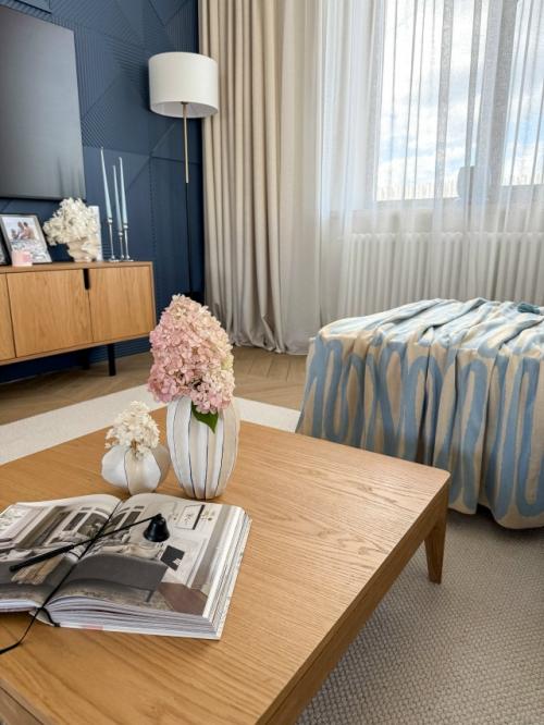 Ежедневно ко мне в блог добавляются сотни людей, интересующихся темой загородной жизни, стройки, ремонта и обустройства своих уютных домиков. 03