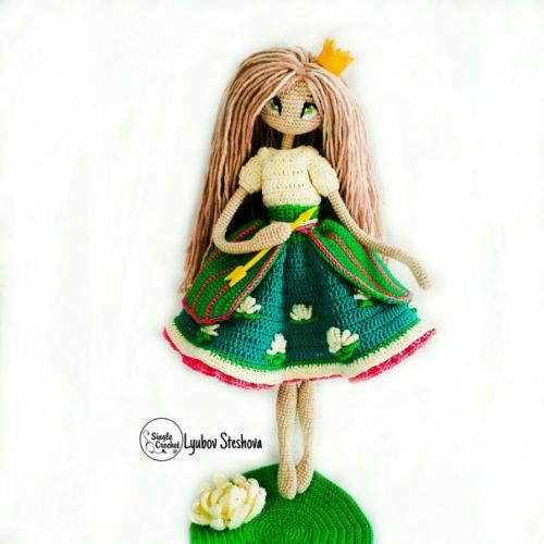 Интерьерная каркасная куколка царевна - лягушка.