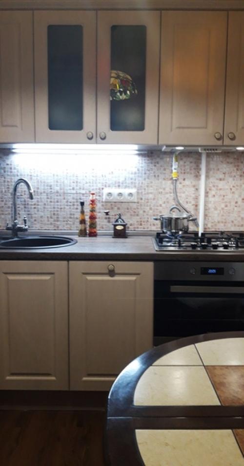 Небольшая функциональная кухня (6, 5 кв. 01