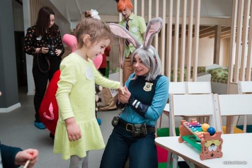 Семиметровый жираф, Горка между этажами и двухуровневые группы. 04