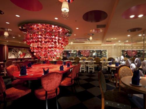 Алиса в Стране Чудес - одно из самых прославленных художественных произведений всех времен и народов? 05