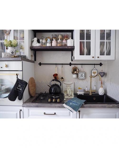 Маленькая уютная кухня площадью 5, 3 кв. 05