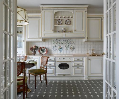 Люблю работать с цветом, уверена, что Москве он просто необходим, - считает дизайнер Дарья Харитонова. 02