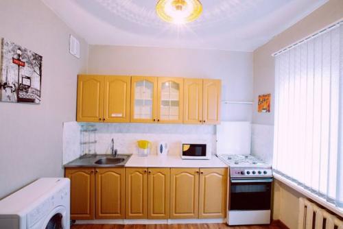 Ул. Богдана Хмельницкого д. 2 - 420 тыс. 01