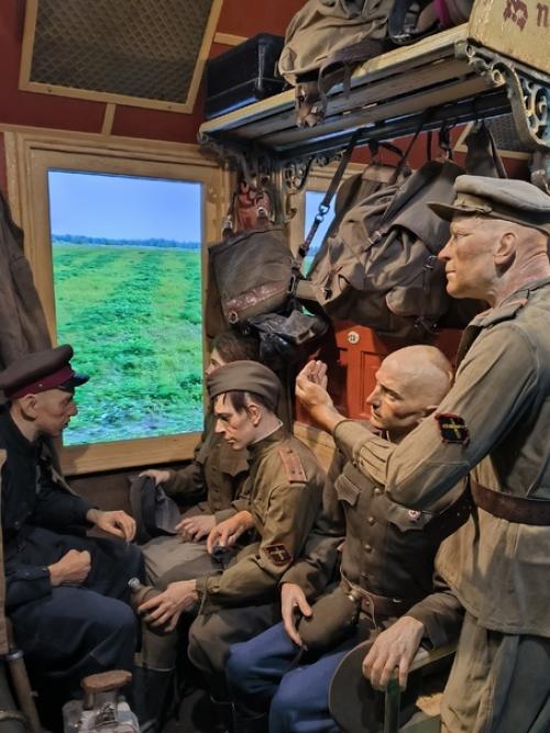 40 минут внутри поезда победы прошли с полным погружением в реальность того времени. 07 40 минут внутри поезда победы прошли с полным погружением в реальность того времени. 07