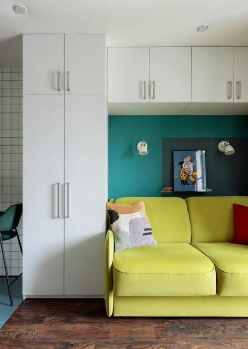 Яркий интерьер студии площадью 23 кв. 04