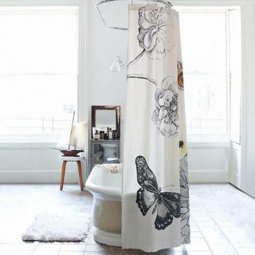 Шторка в ванной - необходимость, превратившаяся в произведение искусства.