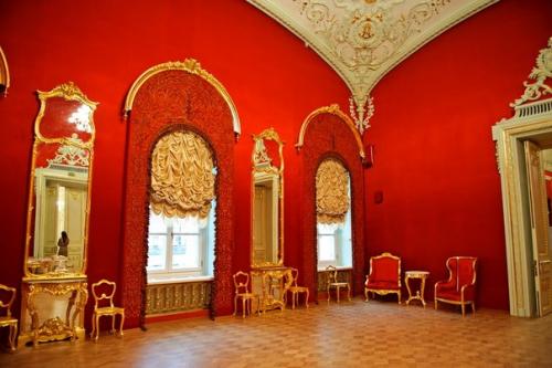 28 марта 1776 года в Москве был основан большой театр. 04