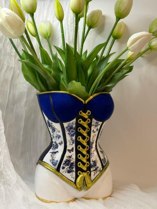 Ваза корсет.

Что-то я так увлеклась подготовкой к пасхе, что совсем забыла про вазу.

