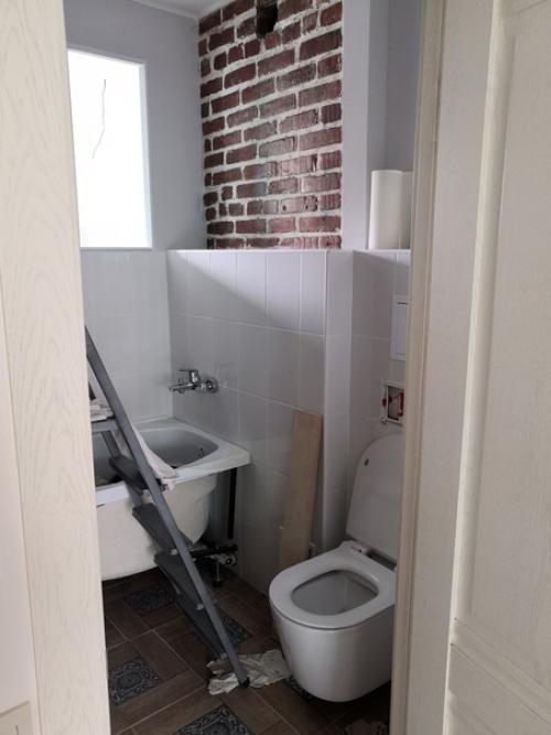 Всем здравствуйте!  Хочу показать свои старые кирпичные стены в интерьере квартиры. 07