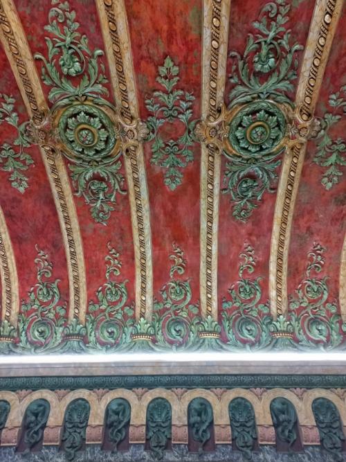 Меня пустили пофотографировать на первом этаже дома елисеевых. 01