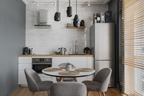 Что бывает, если заранее не продумать вентиляцию или предусмотреть недостаточное количество розеток в квартире? 04