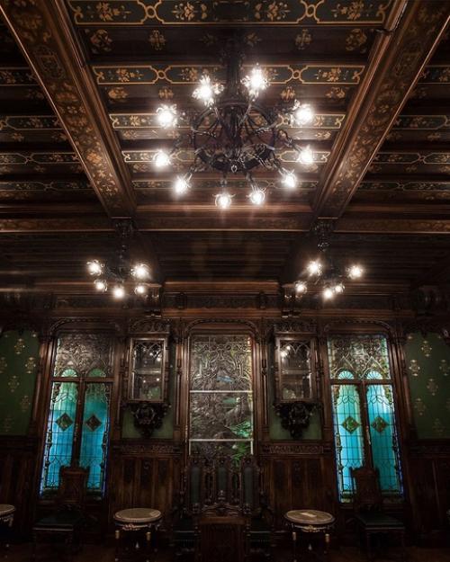 Ореховая гостиная - бывшая столовая Елисеевых. 01