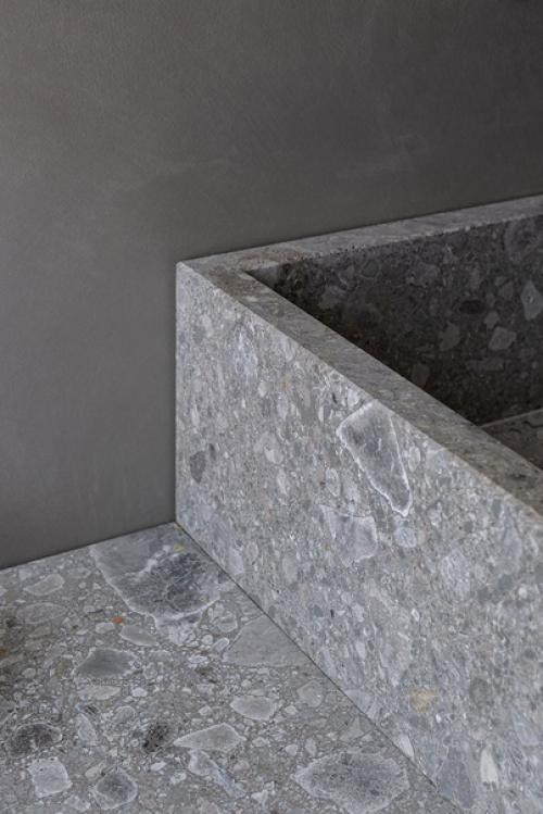 Небольшое современное шале в Италии со стильными интерьерами. 08