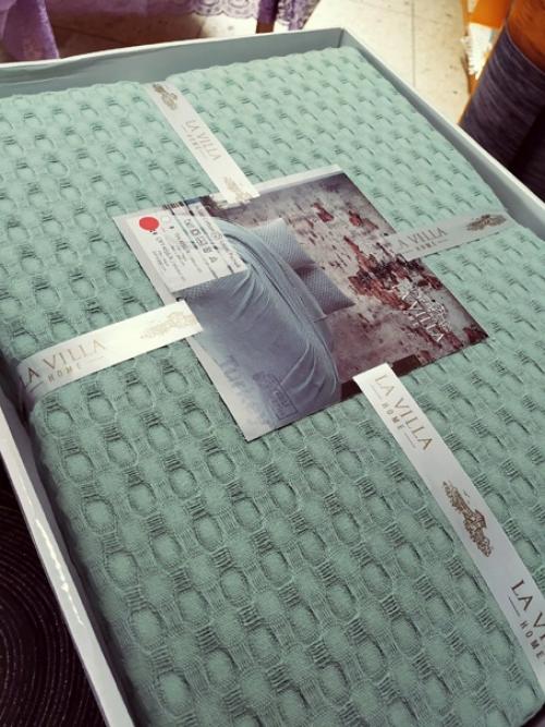 Красивый плед - это чудесное украшение в спальню или гостиную, размером 200 х 220 подойдет на двуспальную кровать, диван. 02