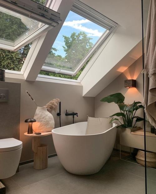 Ремонт в мансардной ванной комнате: после и до. 03