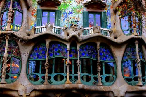 Дом бальо - барселонский дом костей. 01