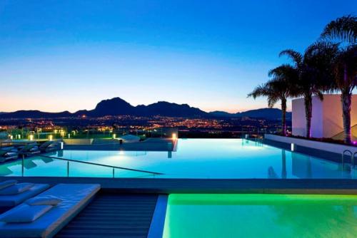 ? 10. Лучших отелей с бассейнами - инфинити? 06