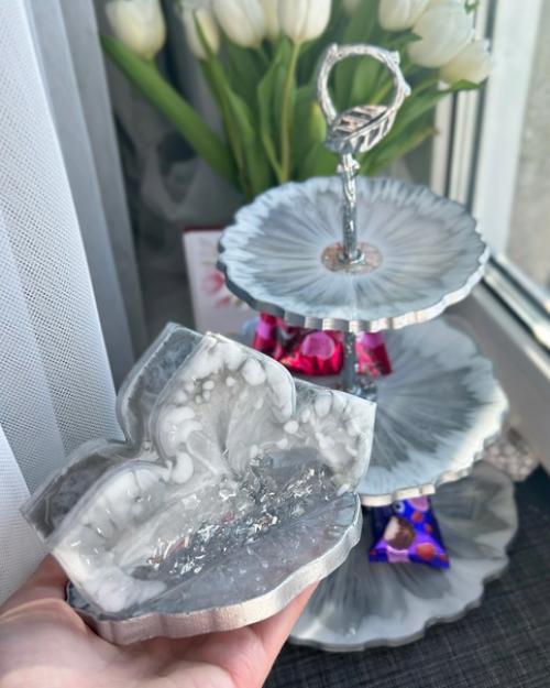 Крутиться фраза со вчерашнего дня Не Делай Добра, не Получишь Зла ну не буду об этом, пускай крутиться - сделала выводы пошла дальше! 04