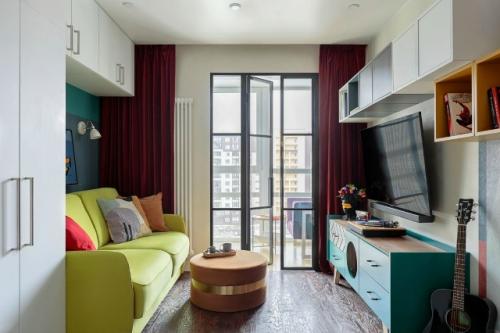 Яркий интерьер студии площадью 23 кв.  