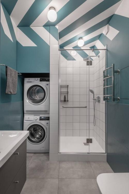 Яркая трёхкомнатная квартира в голубых тонах. 09