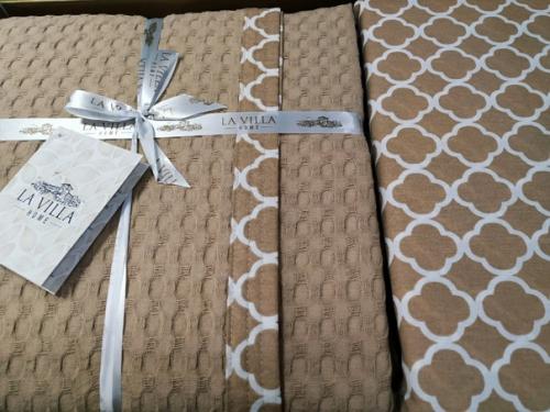 Красивый плед - это чудесное украшение в спальню или гостиную, размером 200 х 220 подойдет на двуспальную кровать, диван. 03