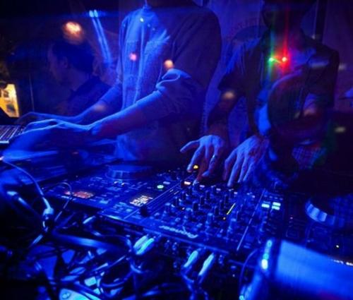 Пять заведений питера, принадлежащих известным персонам.