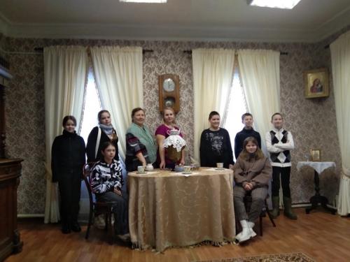 16 марта группа учащихся 5 б класса побывали в г. Мезень. 01