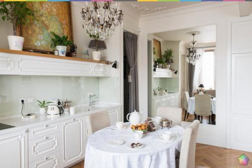 С праздником милых представительниц прекрасного пола! 03