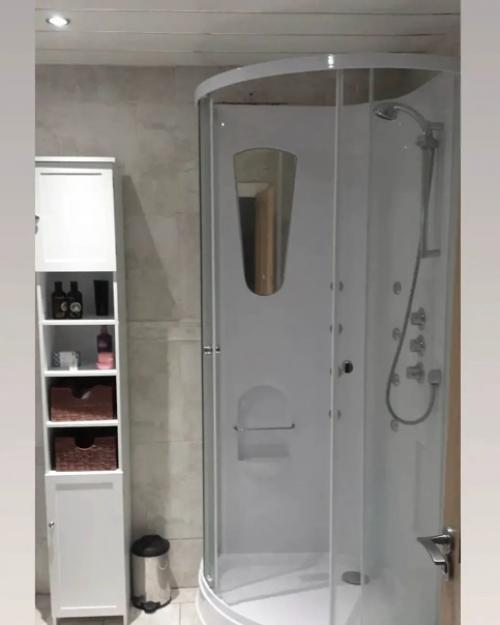 Синий в ванной комнате: потрясающее преображение с фото до и после. 06