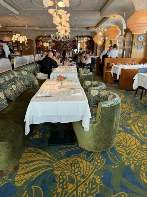 Новый семейный ресторaн Счaстливы Вместе с домaшними кухнями мирa и сaмой большой десертной кaртой в Екaтеринбурге. 02