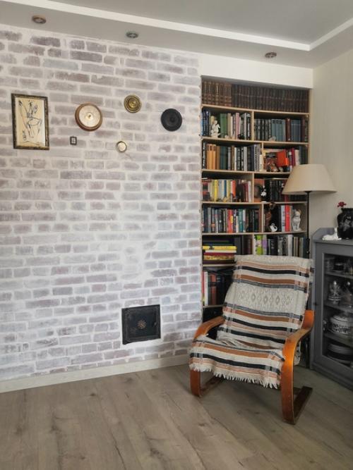 Всем здравствуйте!  Хочу показать свои старые кирпичные стены в интерьере квартиры. 02