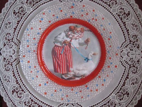 После окончания ремонта и расстановки мебели всегда возникает потребность добавить аксессуары на стену в интерьер. 06