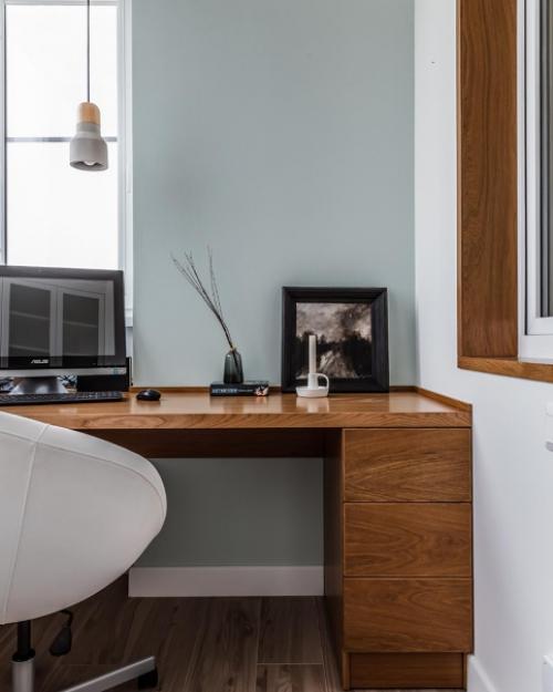 Натуральные материалы, спокойные оттенки, прекрасный вид на реку и парк - этот интерьер расслабляет, помогает замедлиться и настраивает на отдых. 06