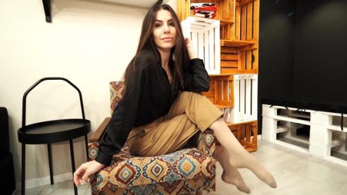 На первой фото визуализация на втором Надя в реализованном интерьере. 01