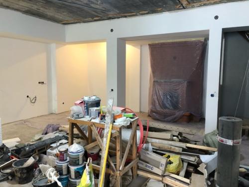 Добрый день!  Нужна помощь в подборе цвета стен для кухни - гостиной. 01