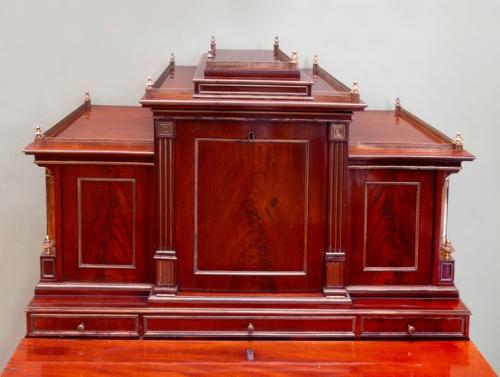 В музее - заповеднике Павловск завершился этап реставрации бюро в стиле жакоб русской работы эпохи Павла I. 01