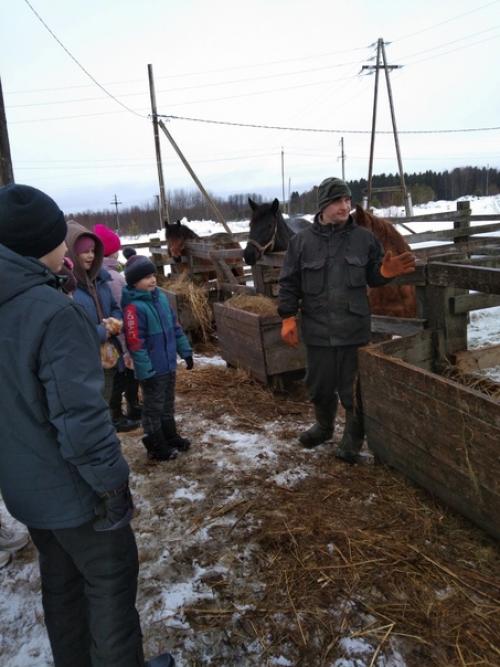 16 марта группа учащихся 5 б класса побывали в г. Мезень. 05