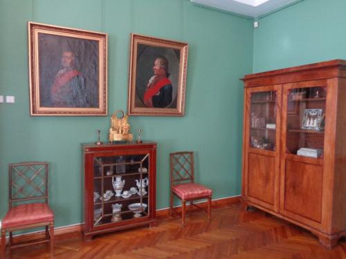 Как будто перенеслась в давно ушедшее время, побывав в старинном особняке на набережной в г. Архангельске. 01