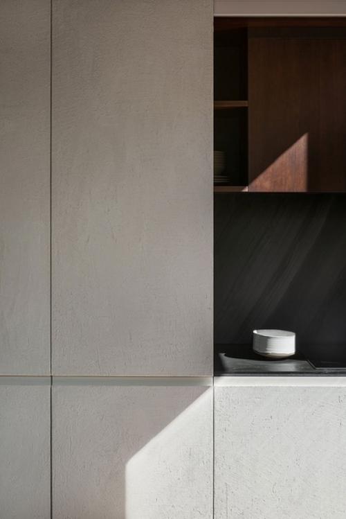 Небольшое современное шале в Италии со стильными интерьерами. 09