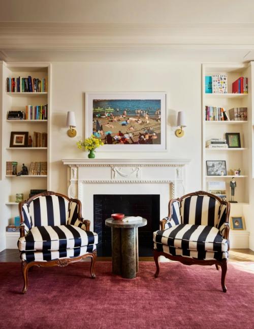 Рейчел броснахан вместе со своей шибой по кличке Винстон показала изданию Architectural Digest интерьер своей квартиры в манхэттене. 05