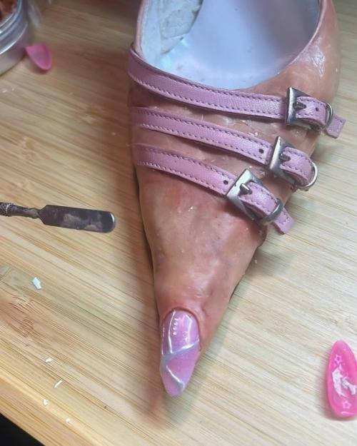 Фэшн - индустрия в очередной раз показала, что границы безумия - вещь весьма условна.

