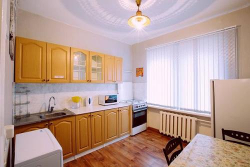 Ул. Богдана Хмельницкого д. 2 - 420 тыс. 04