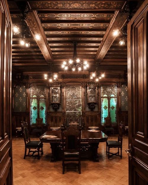 Ореховая гостиная - бывшая столовая Елисеевых. 03