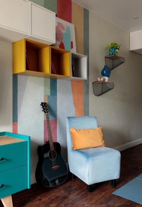 Яркий интерьер студии площадью 23 кв. 05