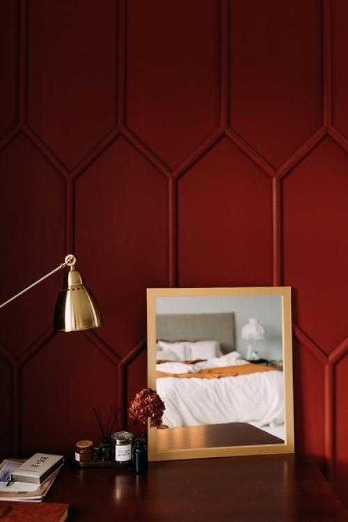 Подчеркните свою индивидуальность и создайте уют в своем доме с элегантным квадратным зеркалом в оправе пшеничного цвета. 01