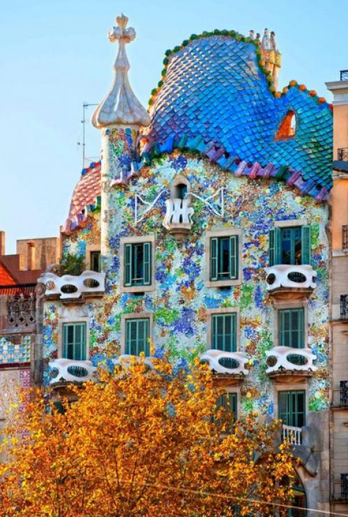 Дом бальо - барселонский дом костей.
