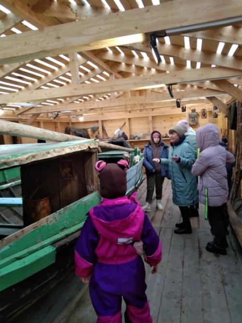 16 марта группа учащихся 5 б класса побывали в г. Мезень. 04