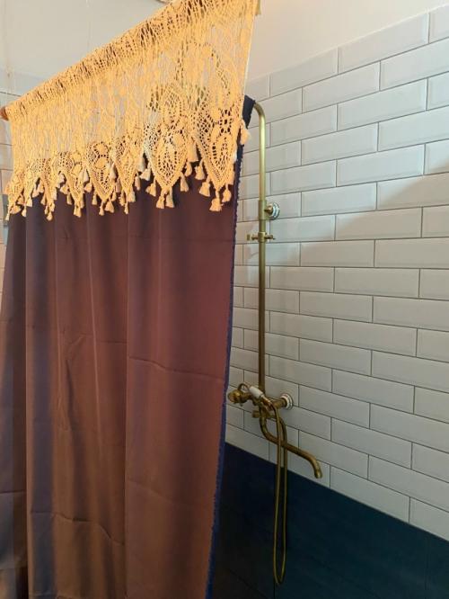 Чтобы понять какой хочешь интерьер и не ошибиться с выбором, желательно в нем пожить. 01