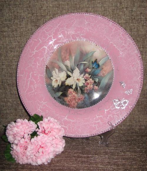 После окончания ремонта и расстановки мебели всегда возникает потребность добавить аксессуары на стену в интерьер. 09